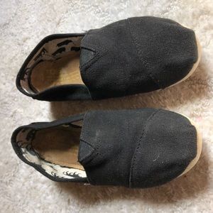 Black TOMS